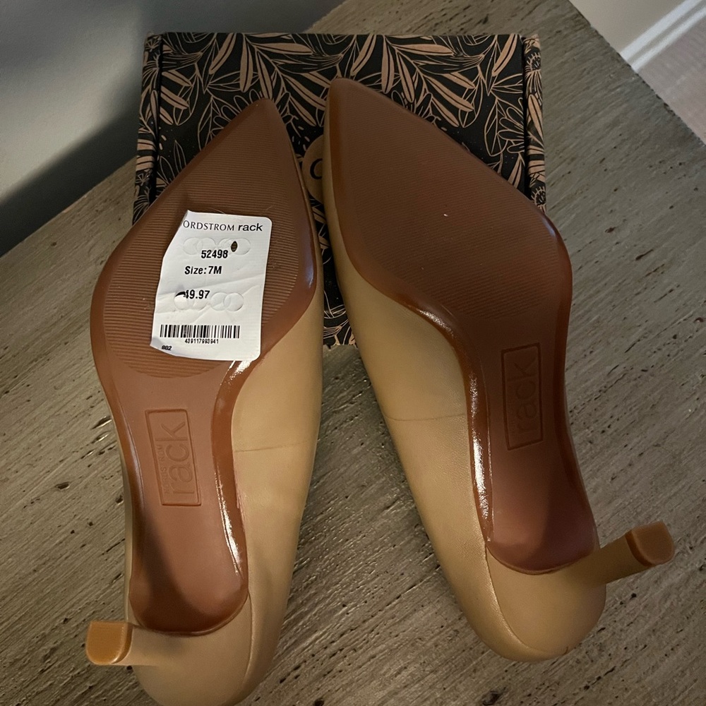 Women’s Nude Heels Size 7